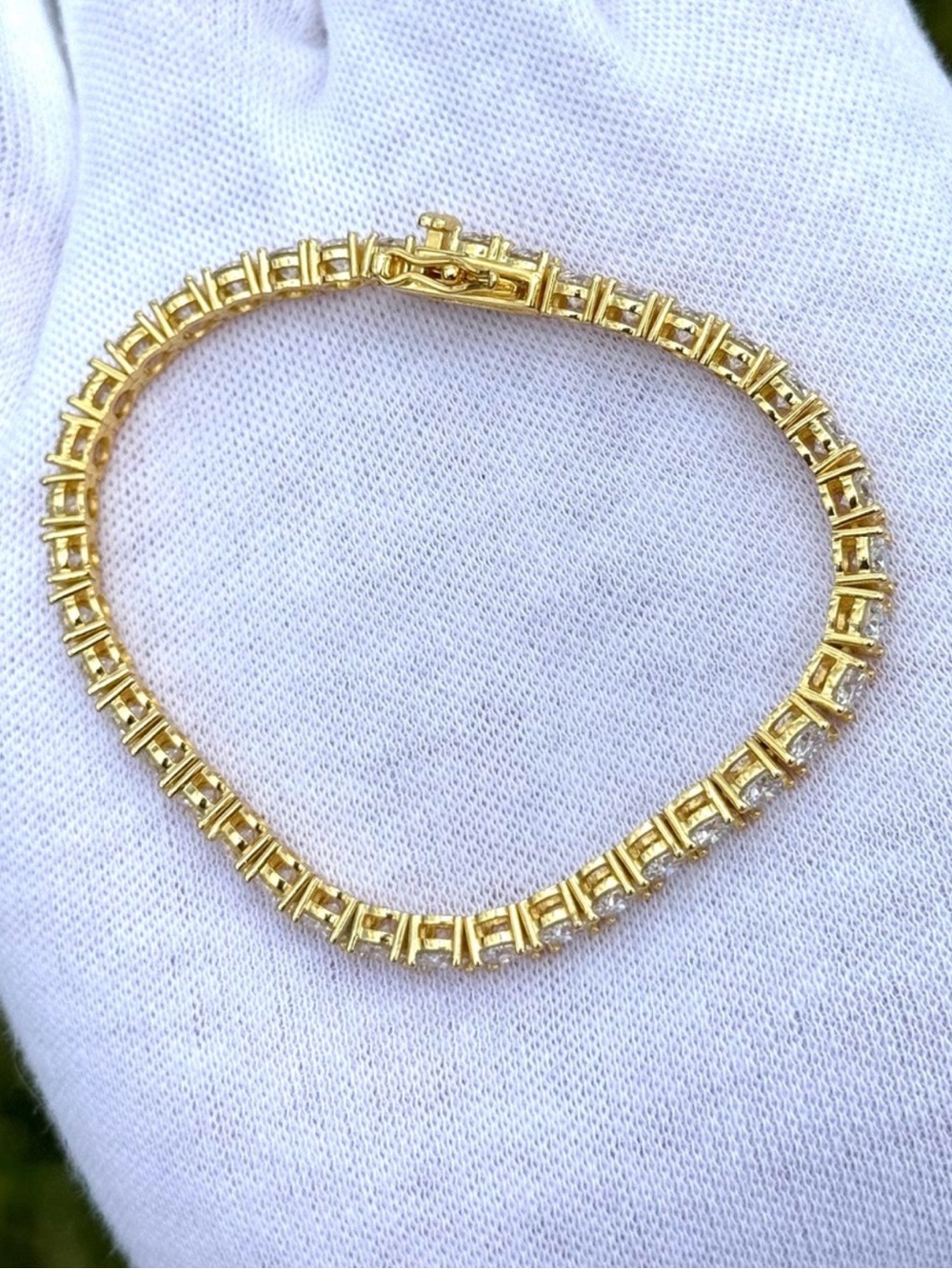 18K Gold Plated, 11.7CTW Moissanite Tennis Bracelet - Picture 5 of 7